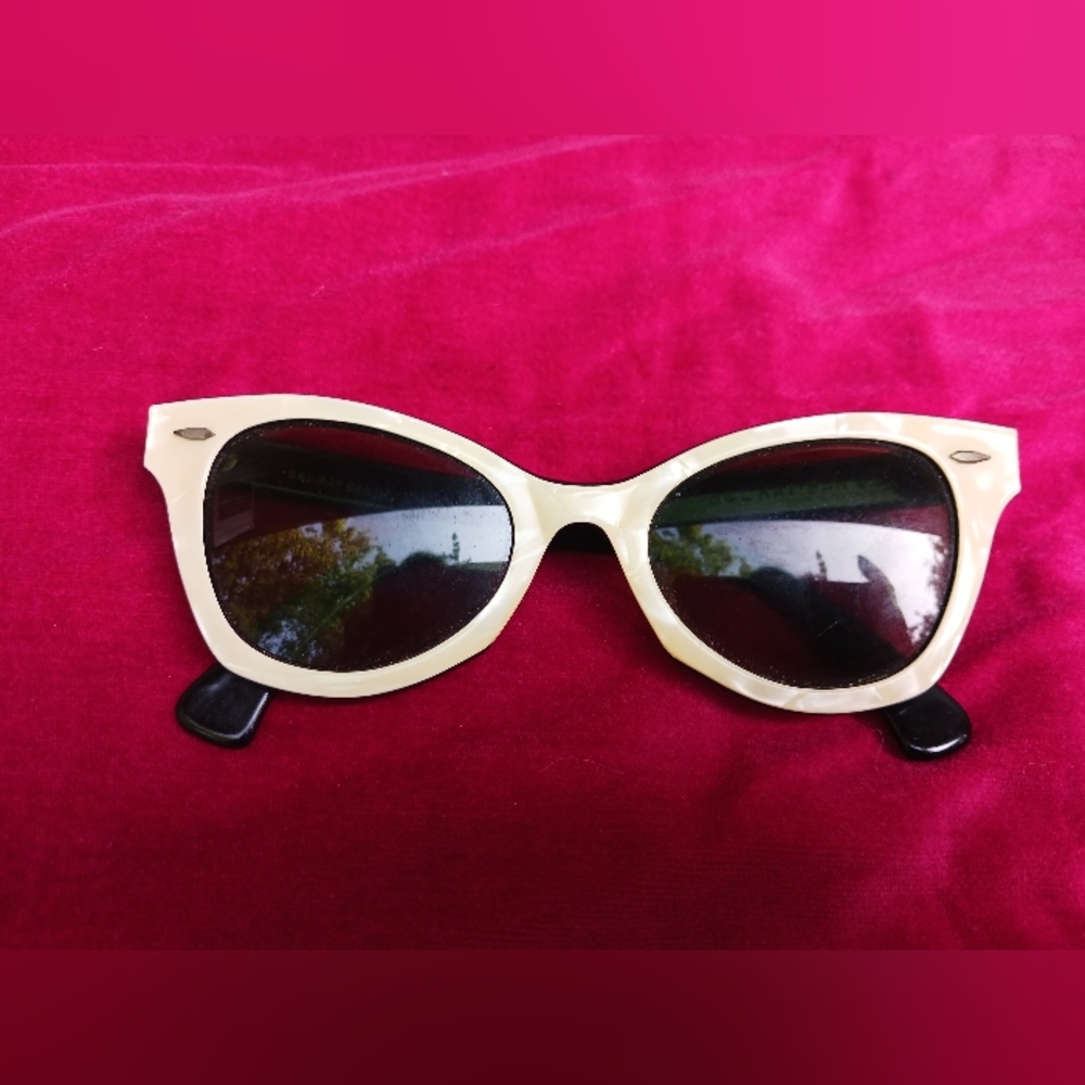 Vintage Bausch and Lomb Rayban Pearl and Black Cats Eye Sunglasses